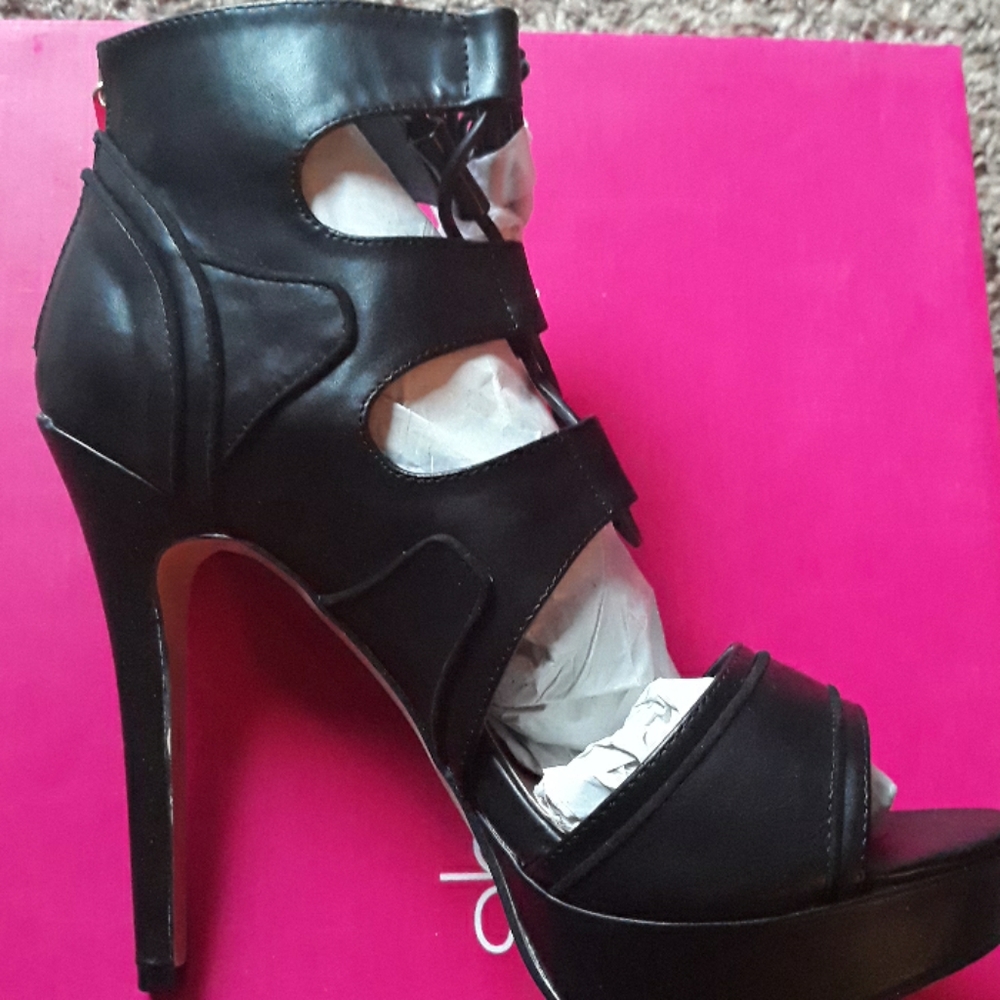 New Make an offer. Must sell today! Size 12  Heels
